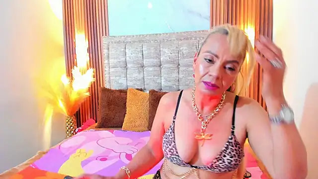 Snapshot of AnastasiaTaylor_ chatting on 03.16.25 AnastasiaTaylor  online show from 03.16.25