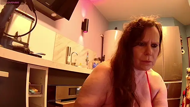 Snapshot of Endrocleia chatting on 05.24.26 Endrocleia online show from 05.24.26