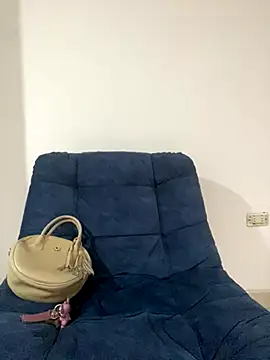 SweetLatiin  online show from 11.19.25