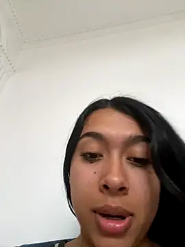 SweetLatiin  online show from 11.21.25