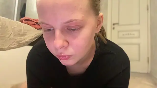 Snapshot of wrenlie chatting on 04.20.26 wrenlie online show from 04.20.26