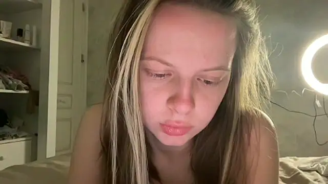 Snapshot of wrenlie chatting on 05.16.26 wrenlie online show from 05.16.26