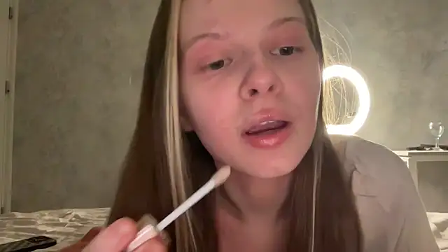 Snapshot of wrenlie chatting on 06.03.26 wrenlie online show from 06.03.26