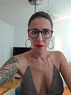 Snapshot of Klamsine chatting on 07.29.26 Klamsine online show from 07.29.26