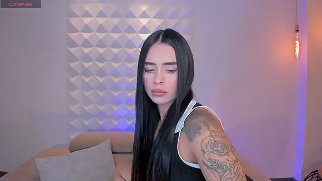 Snapshot of MariaHerrera_ chatting on 10.19.25 MariaHerrera online show from 10.19.25