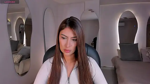 Snapshot of ArianaDumont chatting on 06.28.26 ArianaDumont online show from 06.28.26