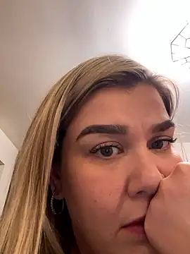 Snapshot of LolaBeretta chatting on 12.07.24 LolaBeretta online show from 12.07.24