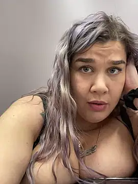 Snapshot of LolaBeretta chatting on 01.24.25 LolaBeretta online show from 01.24.25