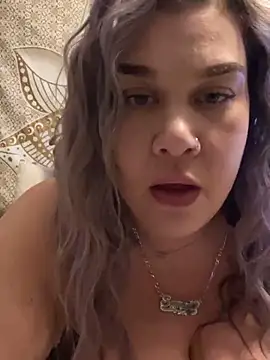 Snapshot of LolaBeretta chatting on 01.24.25 LolaBeretta online show from 01.24.25