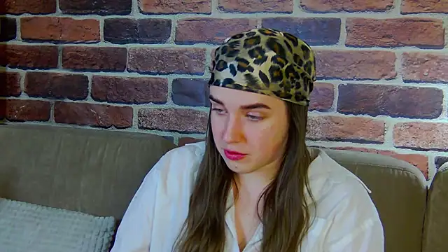 Sofia Hugs online show from 03.07.26