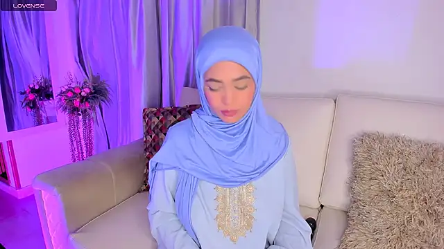 Snapshot of azzahara069 chatting on 02.25.25 azzahara069 online show from 02.25.25