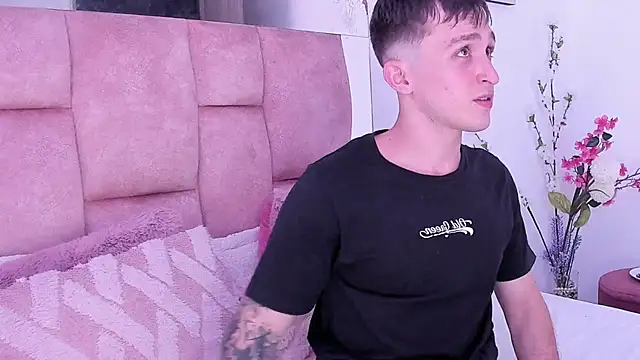 Dylanwhite23  online show from 02.25.25