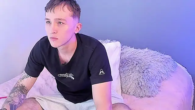 Dylanwhite23  online show from 02.26.25