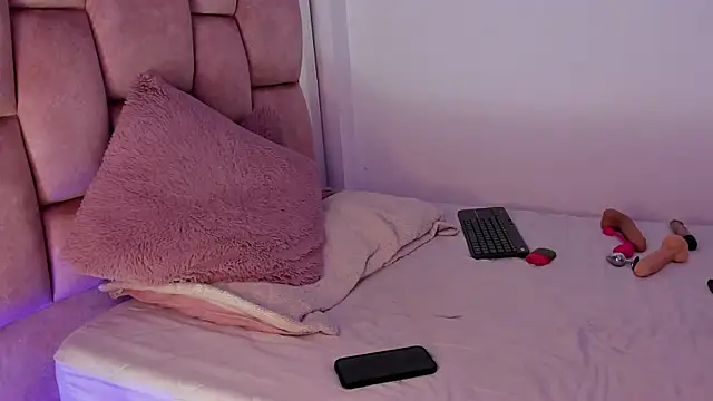 Dylanwhite23  online show from 03.21.25