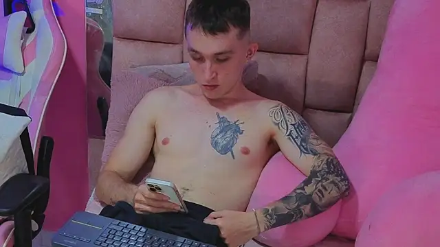 Snapshot of Dylanwhite23_ chatting on 05.07.26 Dylanwhite23 online show from 05.07.26