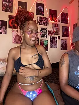 Snapshot of naughtybitches5 chatting on 12.06.24 naughtybitches5 online show from 12.06.24