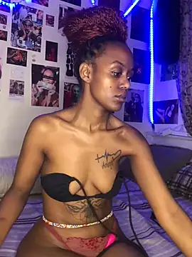 Snapshot of naughtybitches5 chatting on 01.02.25 naughtybitches5 online show from 01.02.25