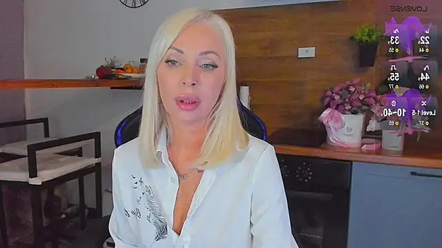 Miya Kisss online show from 11.24.25