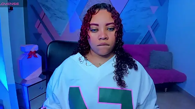 Snapshot of AngelaCoffee chatting on 10.26.25 AngelaCoffee online show from 10.26.25