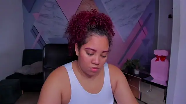 Snapshot of AngelaCoffee chatting on 11.22.25 AngelaCoffee online show from 11.22.25