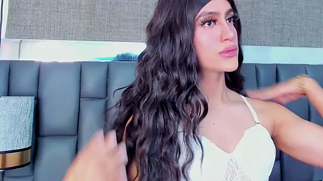 Snapshot of _cat_18 chatting on 12.15.24  cat 18 online show from 12.15.24