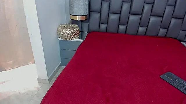 Snapshot of _cat_18 chatting on 12.20.24  cat 18 online show from 12.20.24