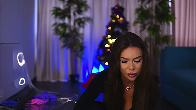 Snapshot of MissKiarra chatting on 12.29.24 MissKiarra online show from 12.29.24