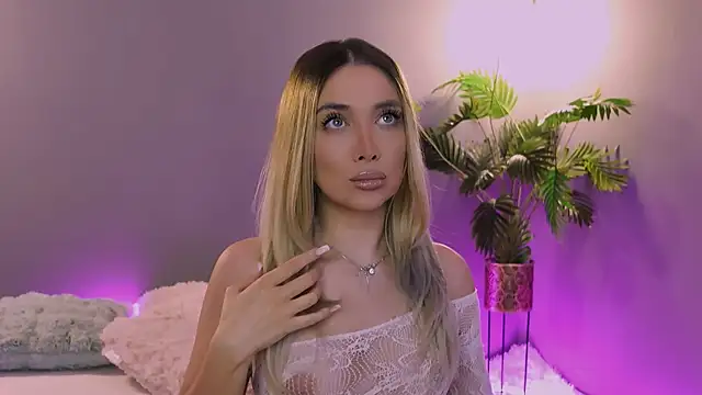 Snapshot of Jessielle chatting on 03.28.26 Jessielle online show from 03.28.26