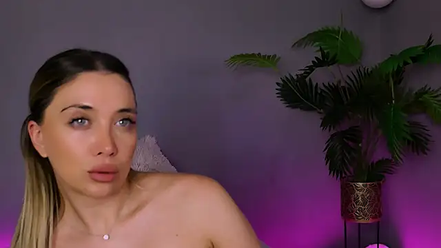 Snapshot of Jessielle chatting on 04.23.26 Jessielle online show from 04.23.26