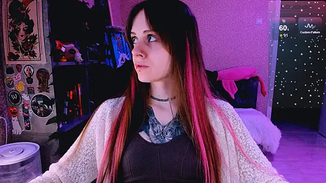 NaniMoore online show from 03.10.25