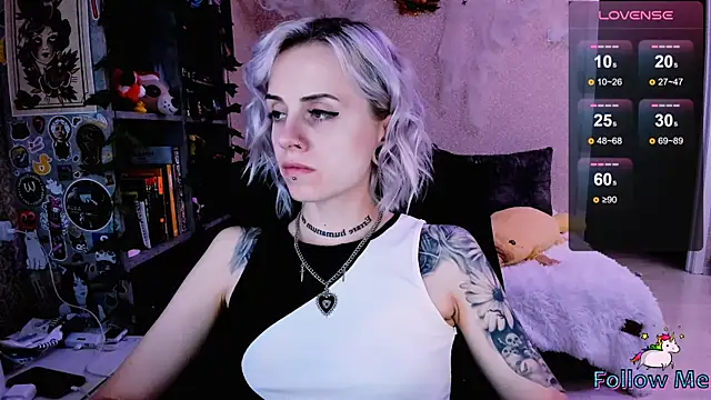 NaniMoore online show from 10.06.25