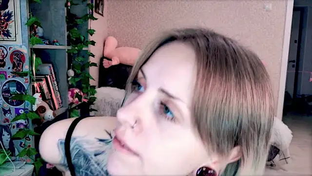 Snapshot of NaniMoore chatting on 08.01.26 NaniMoore online show from 08.01.26