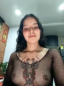 Snapshot of _vaness chatting on 12.14.24  vaness online show from 12.14.24