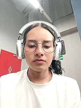 Snapshot of _vaness chatting on 03.04.25  vaness online show from 03.04.25