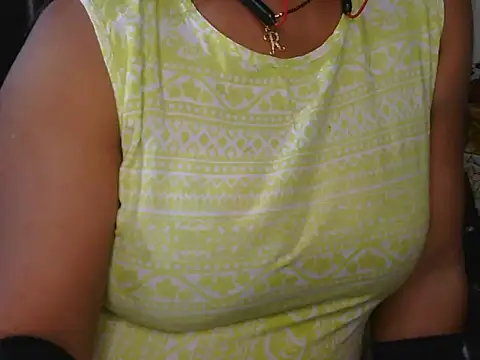 Snapshot of Cute_Ruhi99 chatting on 02.12.25 Cute Ruhi99 online show from 02.12.25