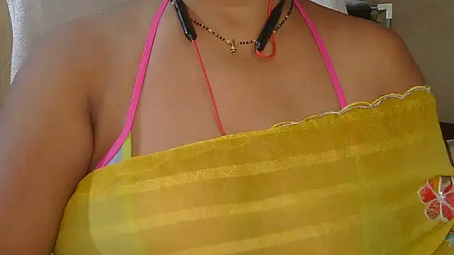 Snapshot of Cute_Ruhi99 chatting on 10.12.25 Cute Ruhi99 online show from 10.12.25