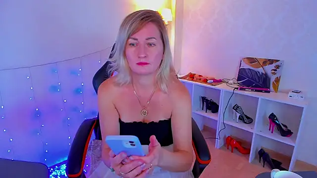 AriFleow online show from 09.26.25