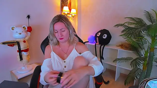 AriFleow online show from 10.22.25