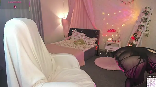 lilly Cherry  online show from 01.11.26