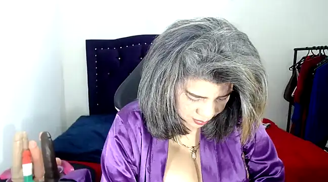 vikyadams online show from 03.18.25