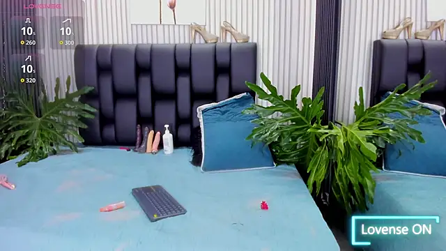 PamelaAnderson 2 online show from 10.17.25