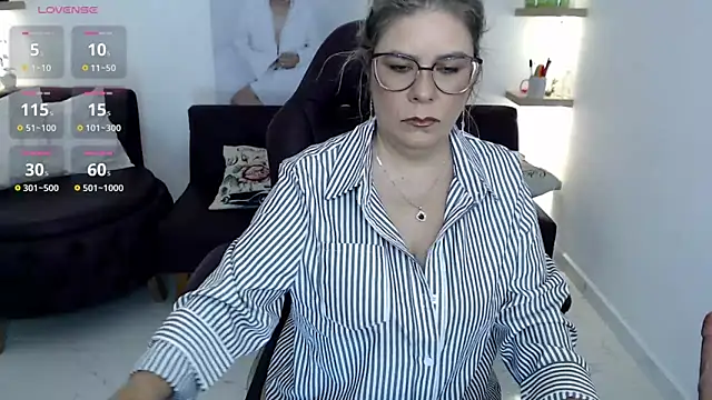 Snapshot of zehra_sanem chatting on 05.25.26 zehra sanem online show from 05.25.26