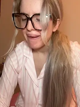 Holly-Glamour online show from 02.04.26