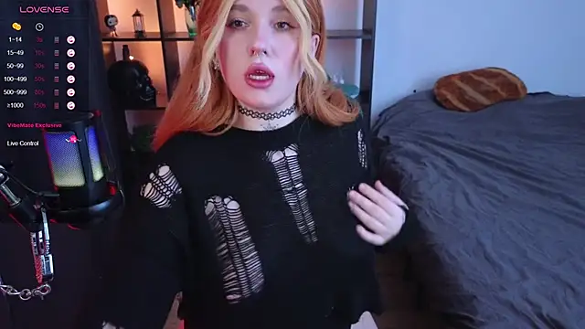 Snapshot of The_Full_Red_Moon chatting on 02.17.25 The Full Red Moon online show from 02.17.25