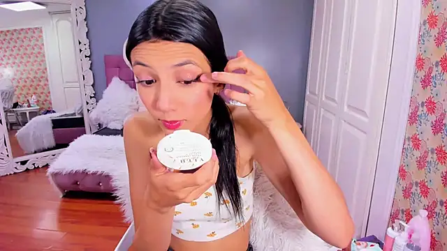 Iris Stone  online show from 12.04.24