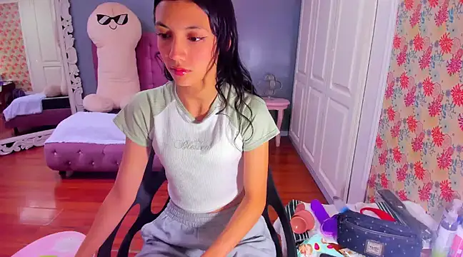 Iris Stone  online show from 01.21.25