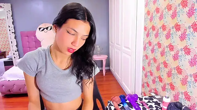 Iris Stone  online show from 03.04.25