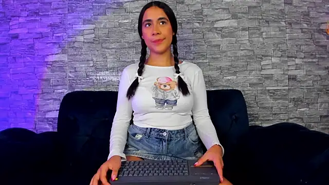 Snapshot of xanna_sweet chatting on 02.09.25 xanna sweet online show from 02.09.25