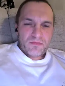 Snapshot of AttractiveSilk5 chatting on 12.21.25 AttractiveSilk5 online show from 12.21.25