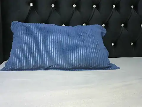 Cryaluna online show from 10.19.25